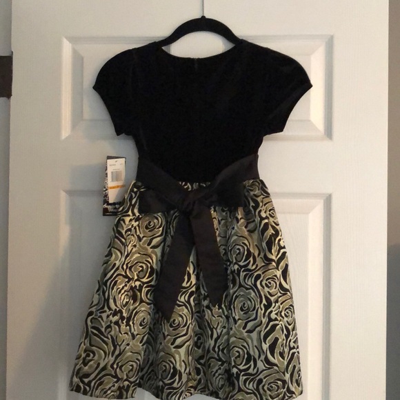 Other - Little girl dress — size 7